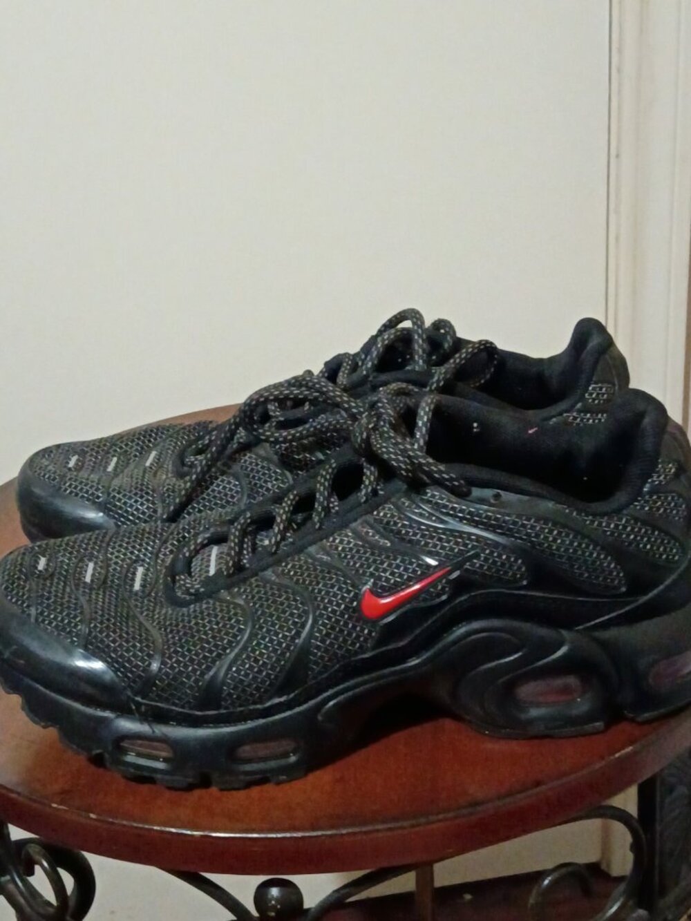 Nike Air Max Plus Synthetic Low Top Sneakers Black/Red Lace-Up Kids 6Y - Picture 9 of 14